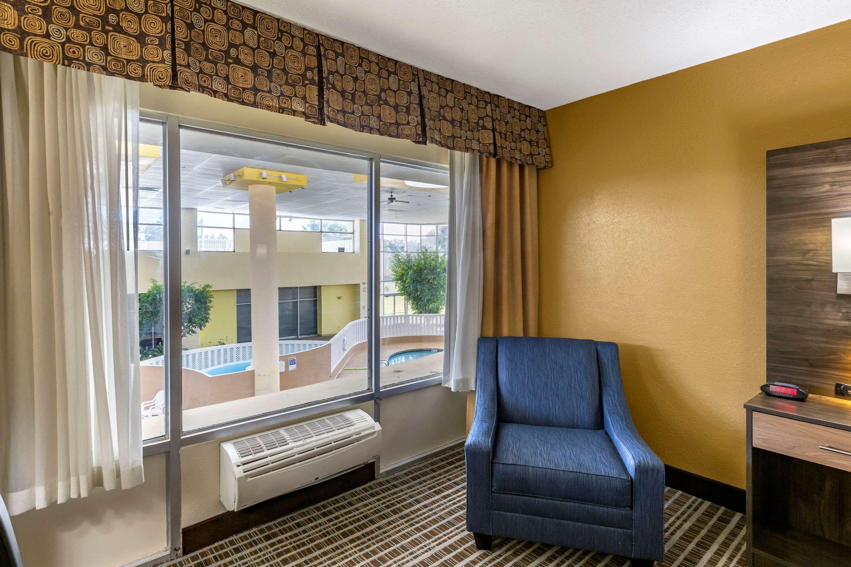 Quality Inn & Suites - Greensboro-High Point מראה חיצוני תמונה